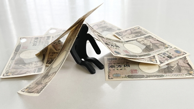 借金を背負う男。出雲市で弁護士や司法書士に無料相談してみる